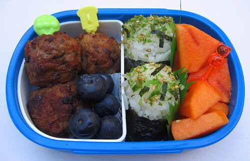 Meatball & onigiri lunch for toddler &atilde;&Scaron;&aring;&frac14;&aring;&frac12;&ldquo;