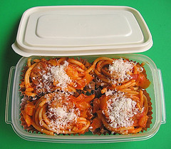 Tip: Freezing spaghetti cups in Tupperware