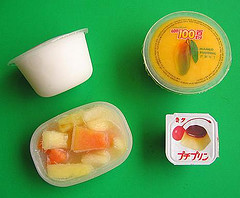 Frozen fruit and jellies for packed lunches Frozen fruit and jellies for packed lunches
