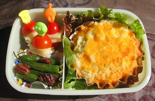 Mini shepherd&rsquo;s pie & skewered tomato/cheese &ldquo;sandwiches&rdquo;