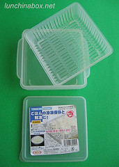 Reusable plastic container for freezing rice