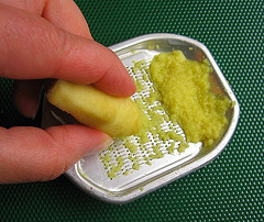 Grating ginger for freezing