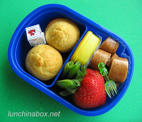 Mini muffin bento lunch for preschooler