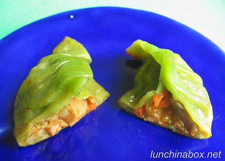 Curry gyoza (cut)
