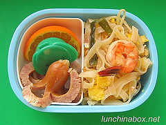 Pad Thai bento lunch for preschooler