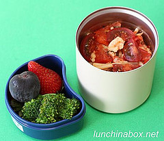 Mozzarella and fresh tomato pasta bento lunch for preschooler