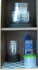 Food containers organized