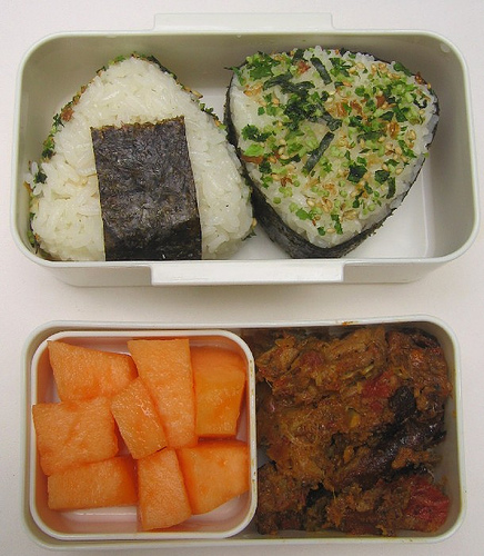 Spicy tuna onigiri bento x 2